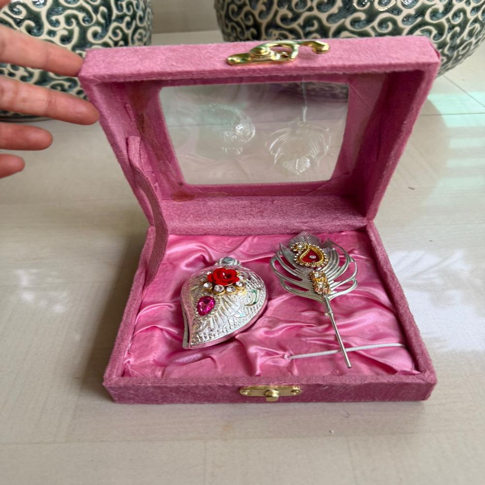 Decorative Shankh Dibbi Tilak stick in see through high quality sued velvet box