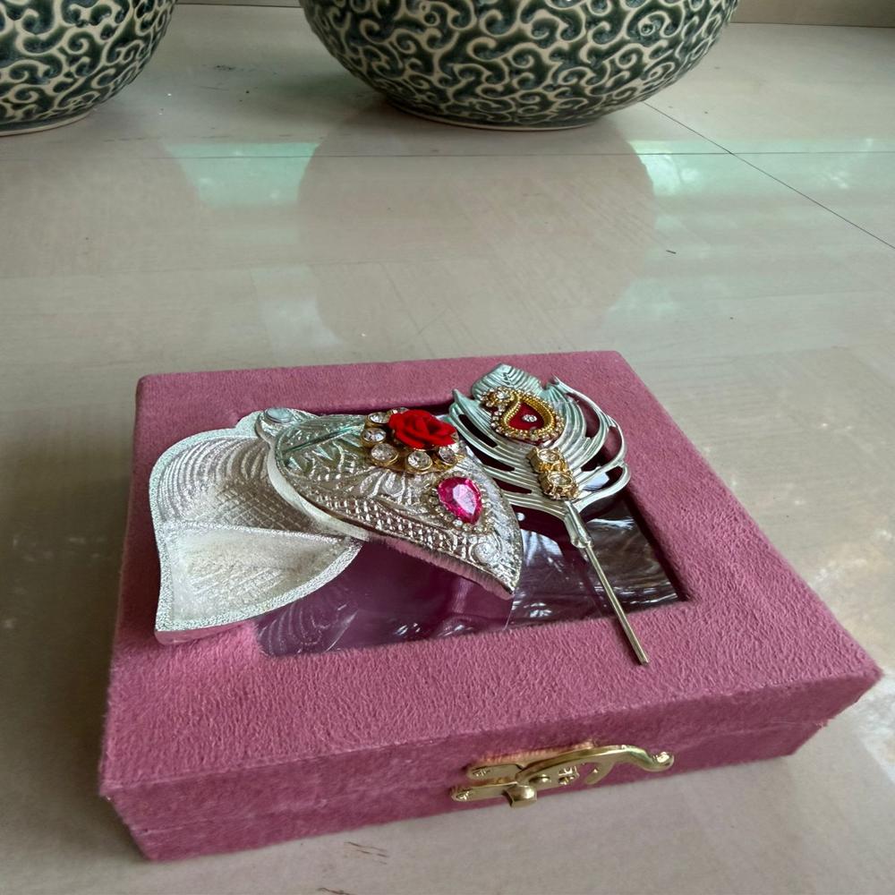 Decorative Shankh Dibbi Tilak stick in see through high quality sued velvet box