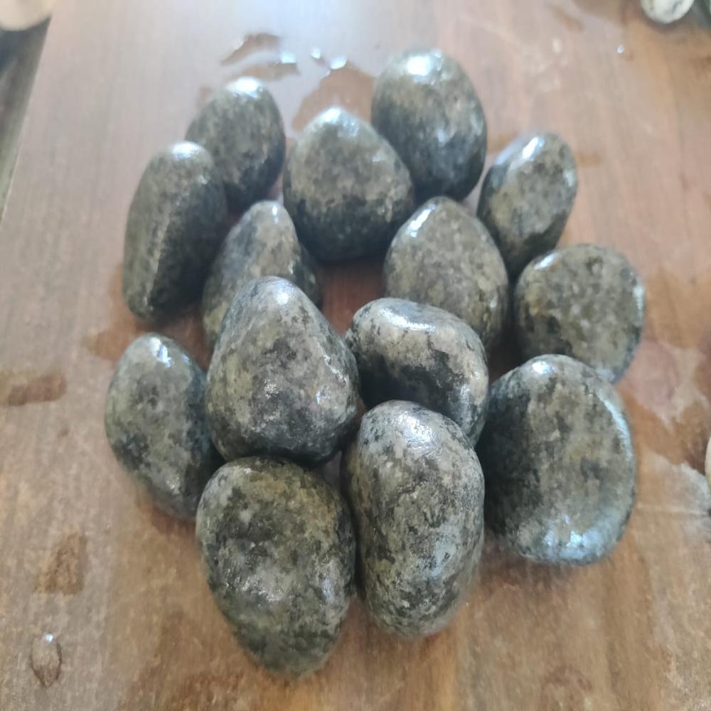 Natural green machine polished pebble for interior decoration