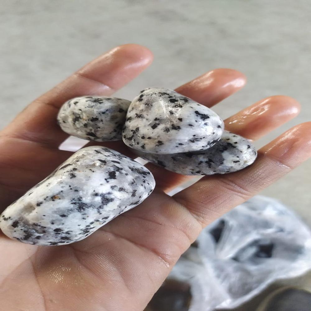 Natural green machine polished pebble for interior decoration