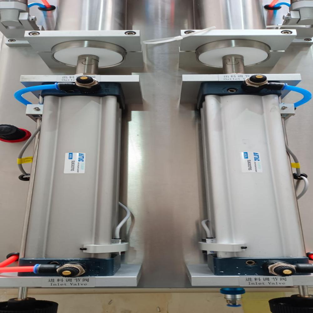 Semi Automatic Liquid Filling Machine - Color: Silver