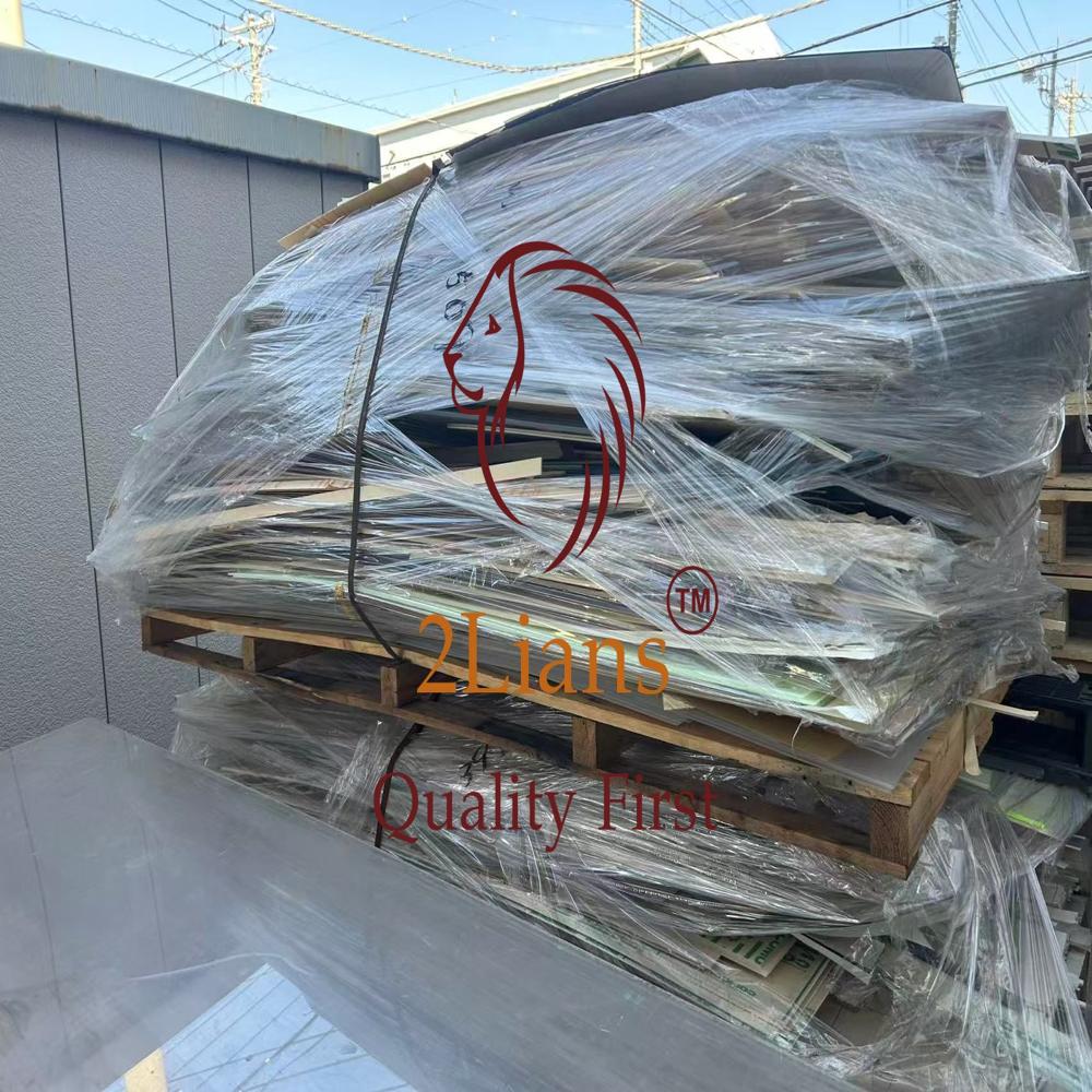 PMMA off cuts strips both casted and extruded / Mostly clean transparent