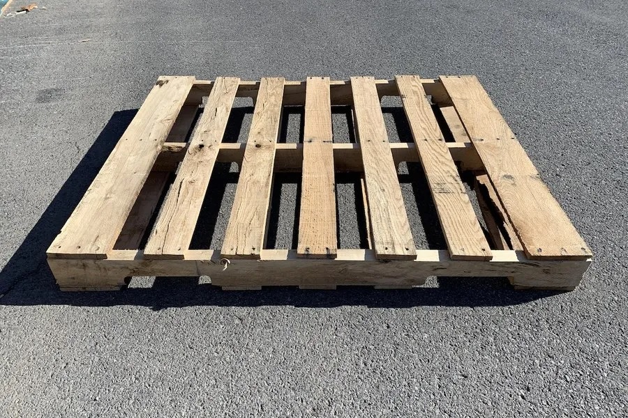 4 Way Pallet - Color: Natural Brown