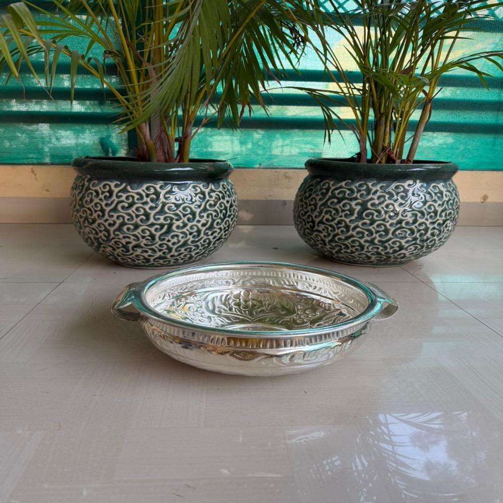 Shiny silvery germansilver urli with handles