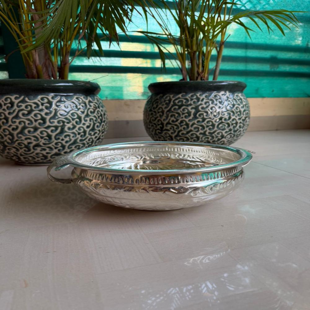 Shiny silvery germansilver urli with handles