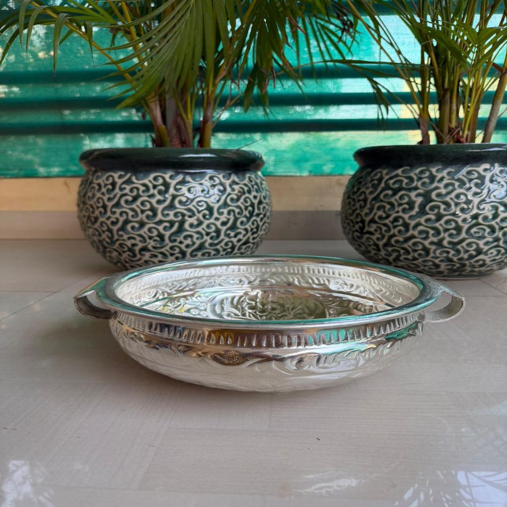 Shiny silvery germansilver urli with handles