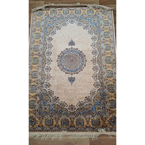 Kashmiri Carpets - Advantage: Non-Slip