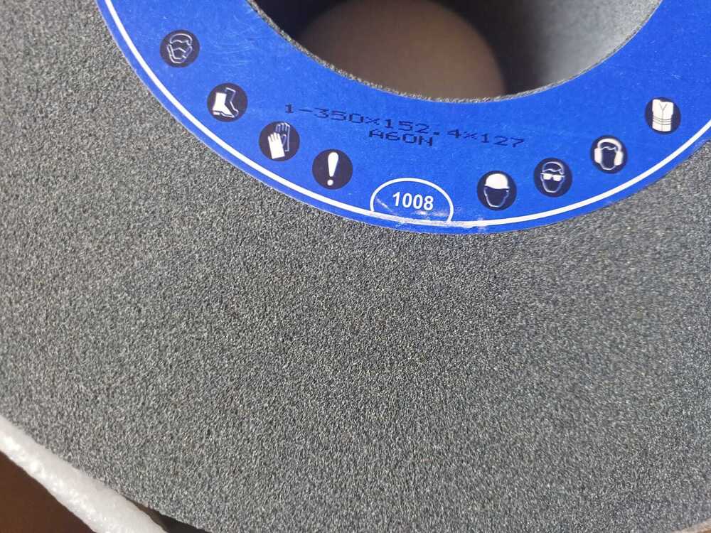 Centerless grinding wheel