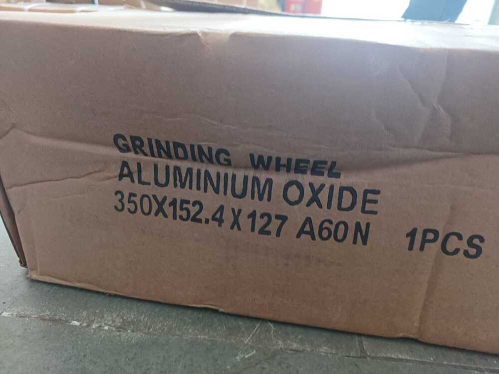 Centerless grinding wheel