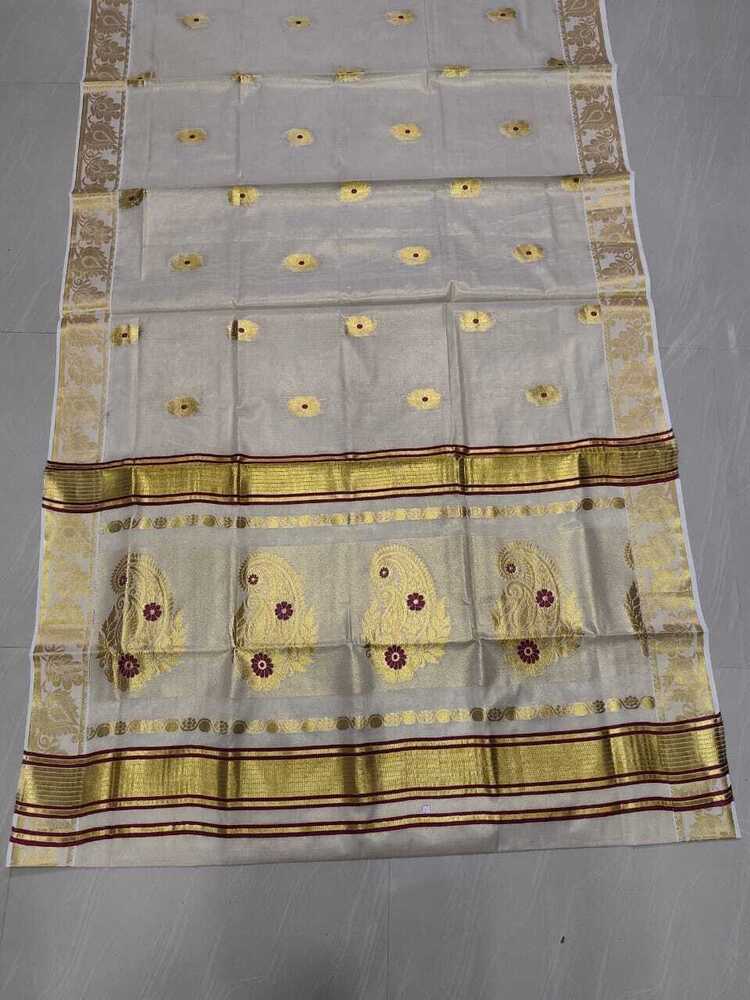 सफेद सुनहरा केरल साड़ी