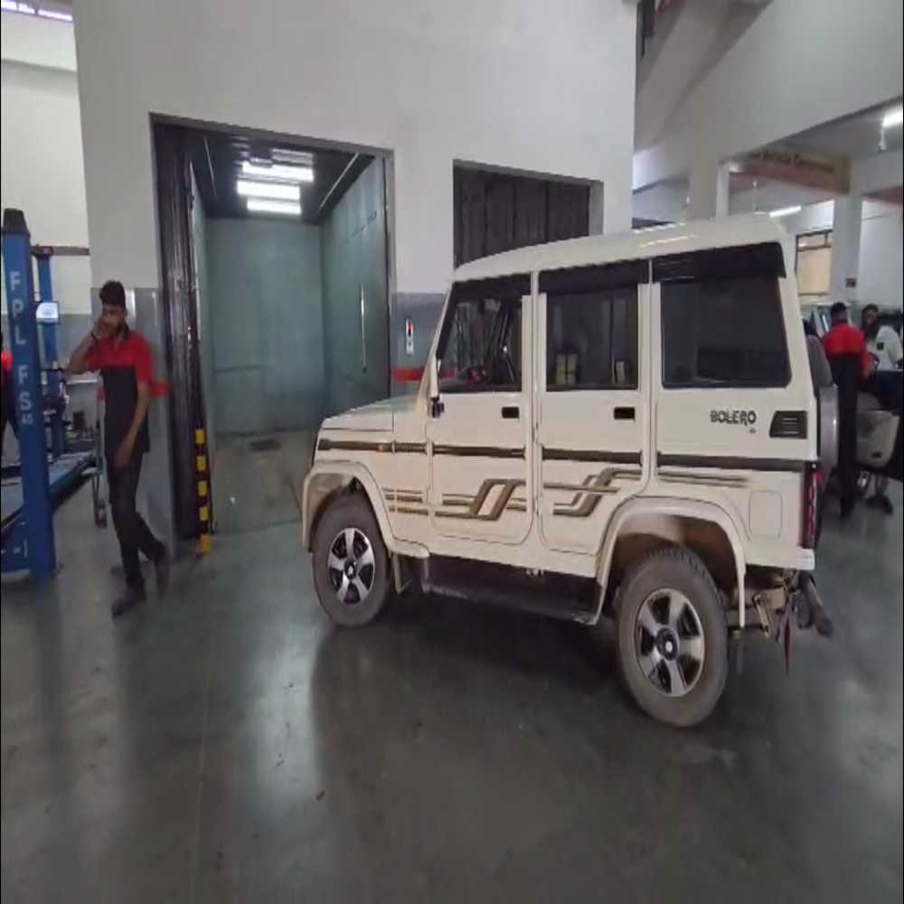 Hydraulic Vehicle Elevator - Color: Golden Yellow