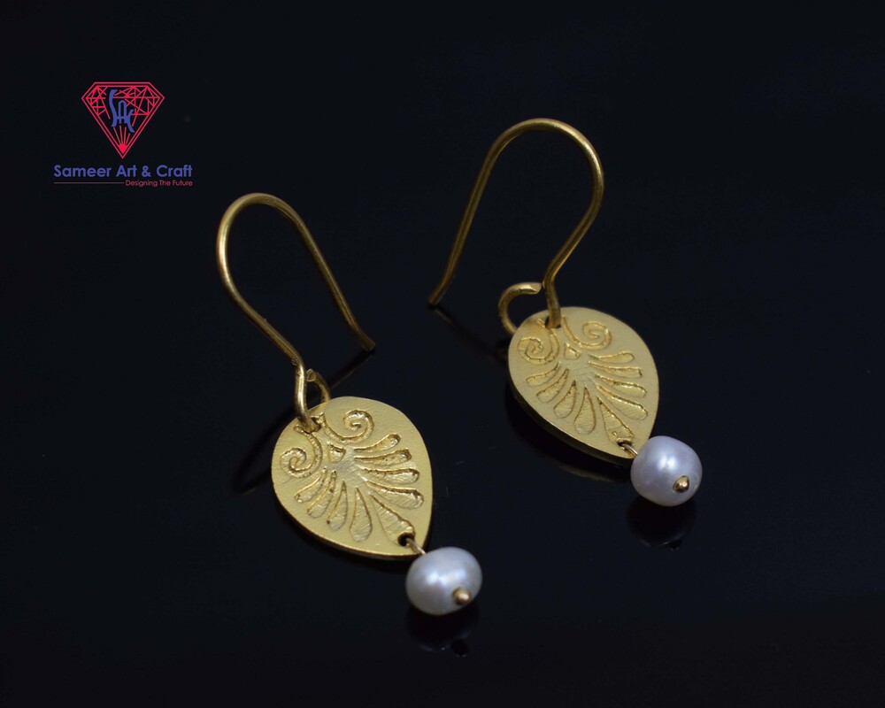 Natural Pearl Earring 925 Sterling Silver With Gold Plated Round Shape