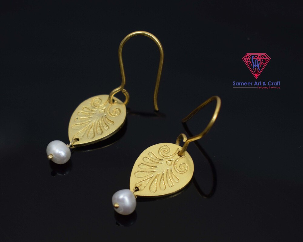 Natural Pearl Earring 925 Sterling Silver With Gold Plated Round Shape