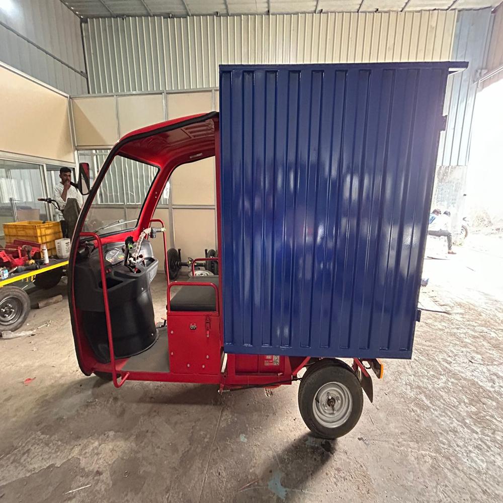 E Rickshaw Loader - Features: Efficient Electric Power