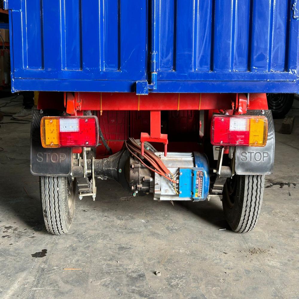 E Rickshaw Loader - Features: Efficient Electric Power