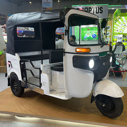 L5 Extreme Loader Model In Trim Model With 153 Ah Lithium Battery