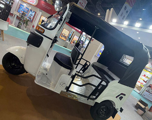 L5 Extreme Loader Model In Trim Model With 153 Ah Lithium Battery