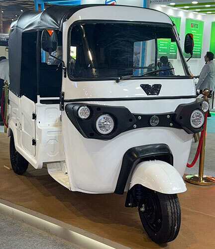 L5 Buddy Model In 232 Ah Lithium Battery Passenger E-Rickshaw