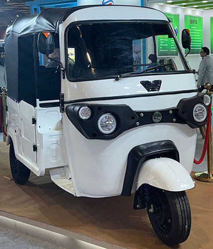 L5 Buddy Model In 232 Ah Lithium Battery Passenger E-Rickshaw