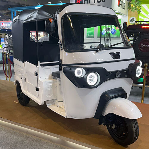 L5 Buddy Model In 232 Ah Lithium Battery Passenger E-Rickshaw