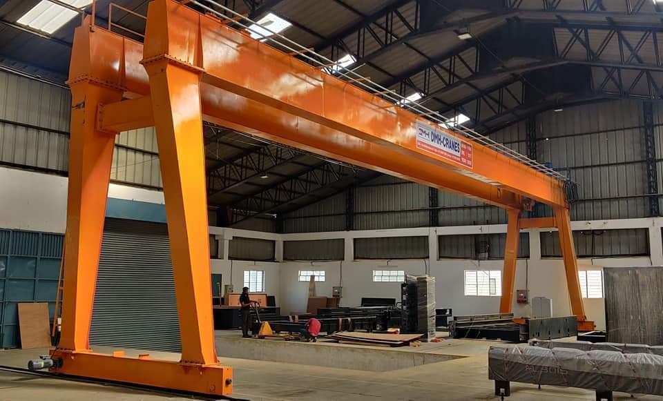 Double Girder Goliath Crane - Color: Yellow