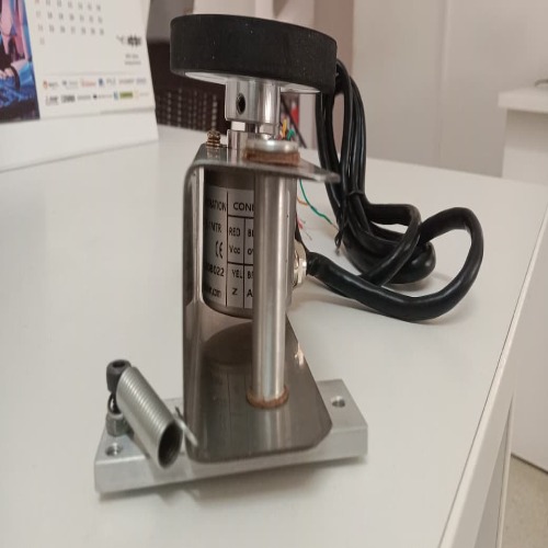 SPRING LOADED BRACKET