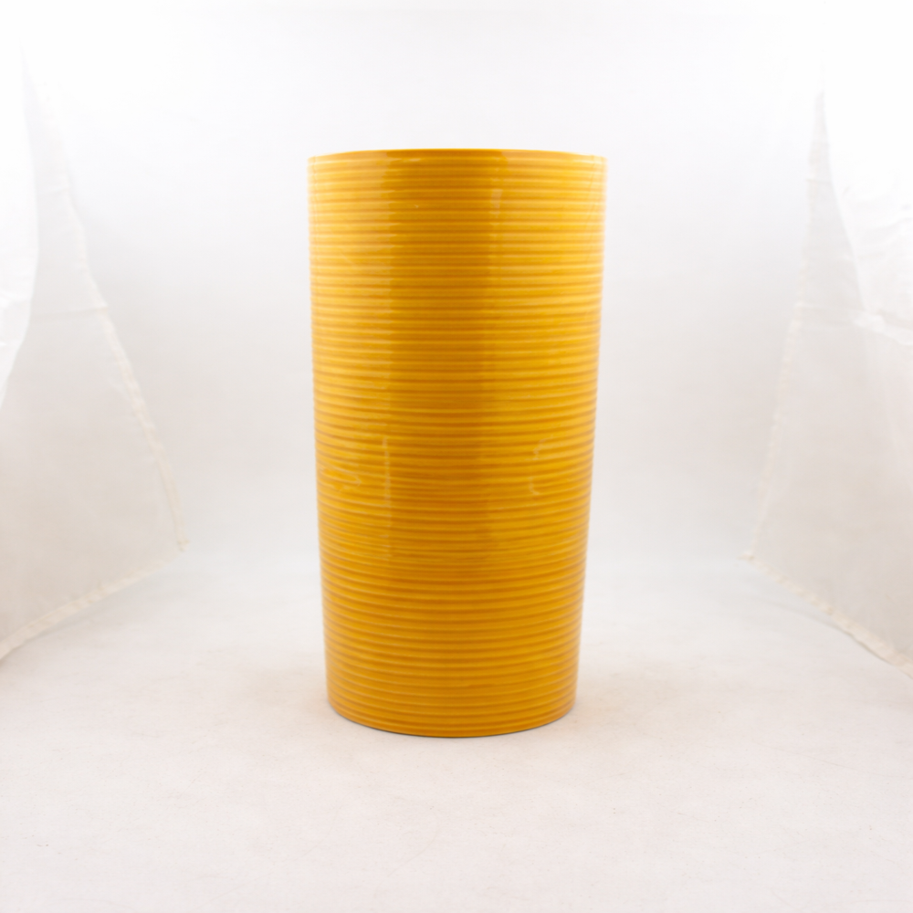 Brick texture with dual hook extensions