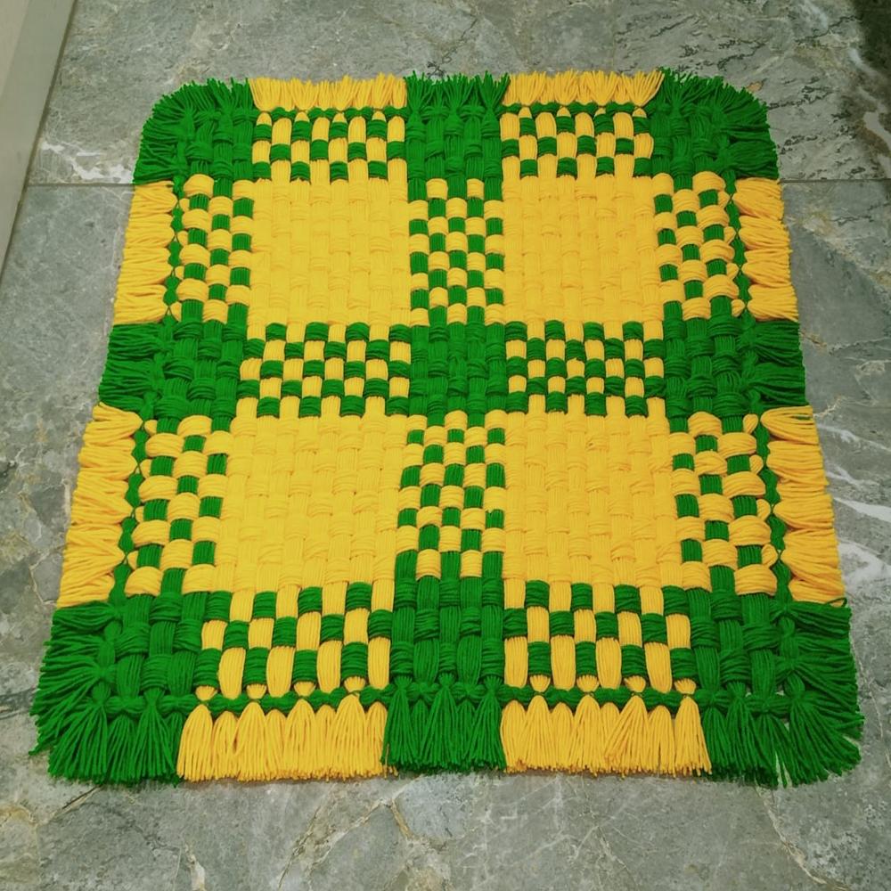 Yellow Checks Pattern Asan / Attractive Woolen Cover / Home Decoration Items - Attributes: Light In Weight