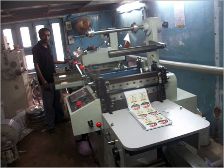 डाई कटिंग मशीन