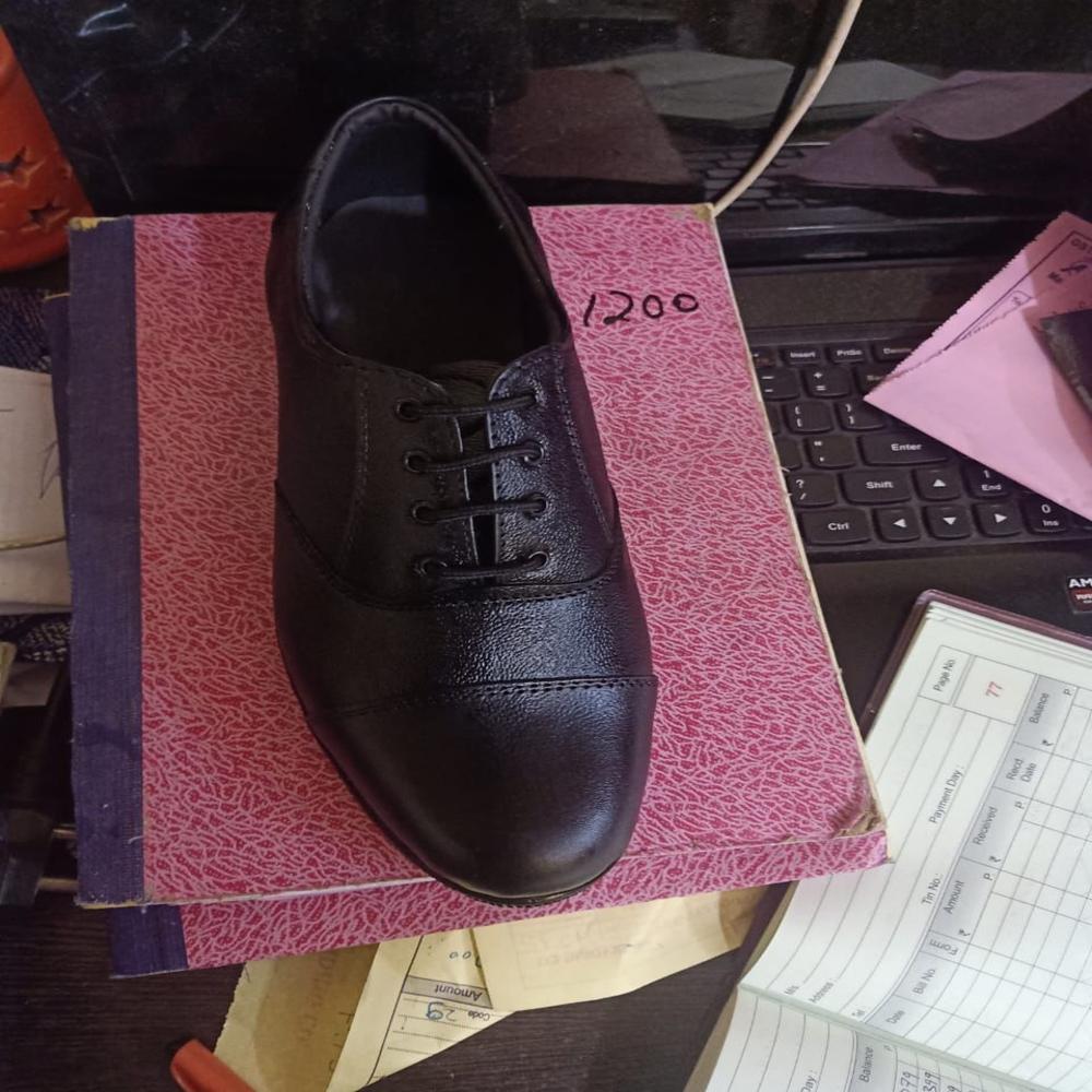 Black Shoe - Season: Rainy