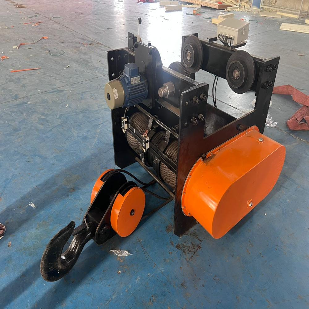 Wire Rope Hoist - Capacity: 0.5 - 60 Ton/day