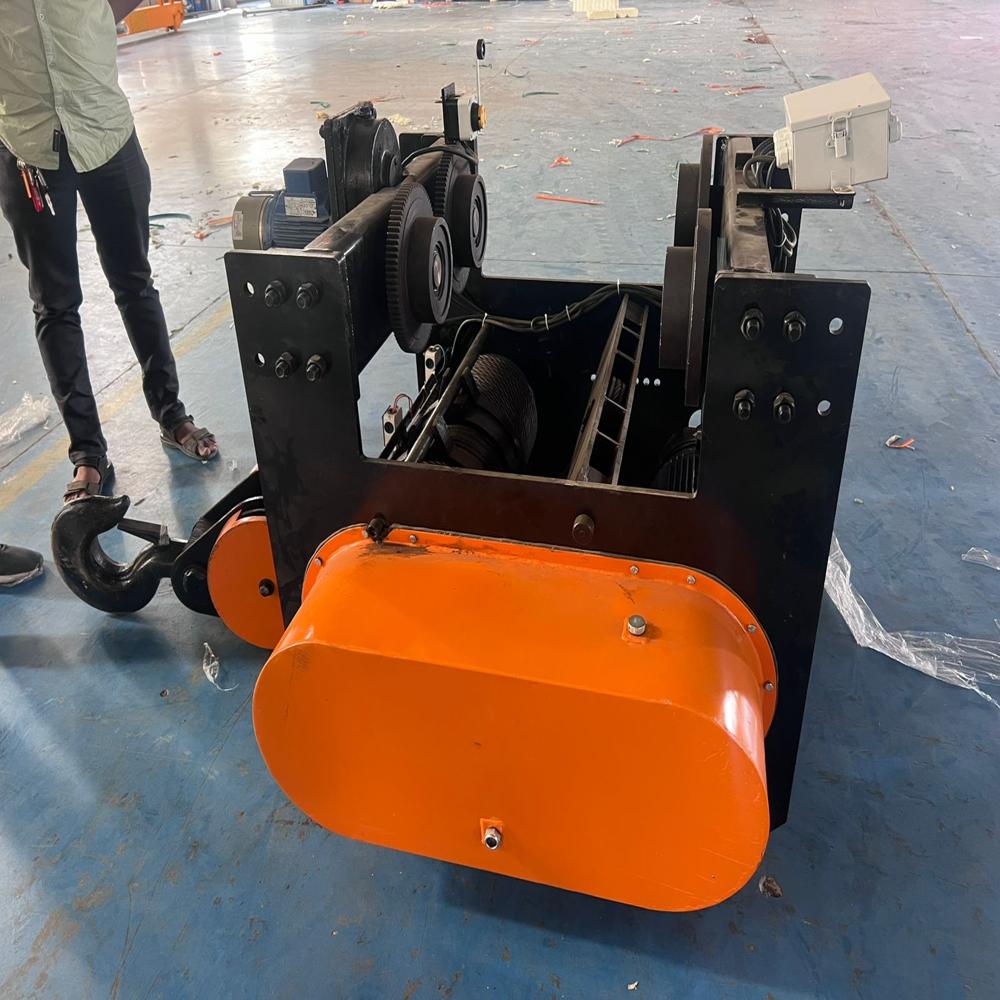 Wire Rope Hoist - Capacity: 0.5 - 60 Ton/day