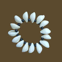 Sea Shell Couri Bracelet - Color: White