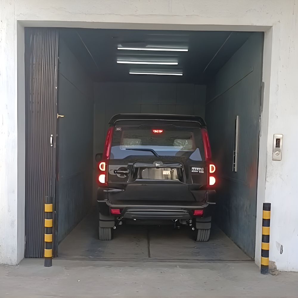Indoor Cabined Car Elevator - Color: Golden Yellow
