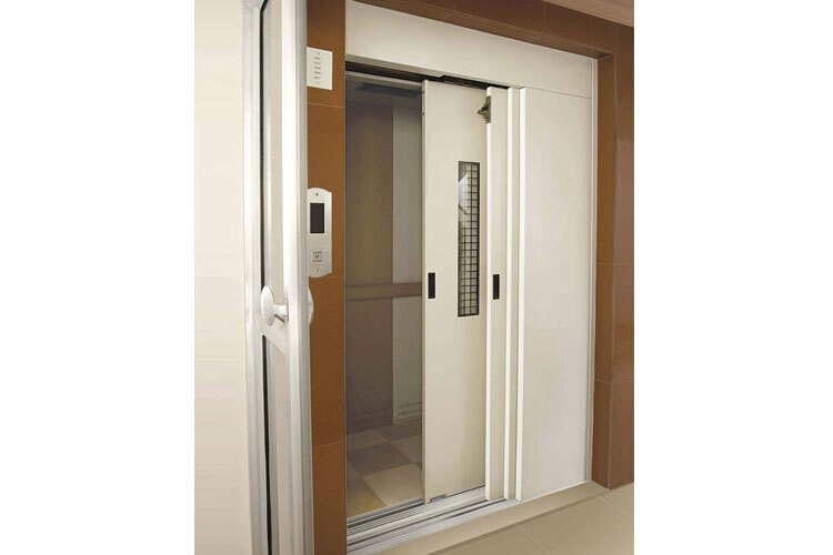 Manual Door Passenger Elevator - Capacity: 340 Kg