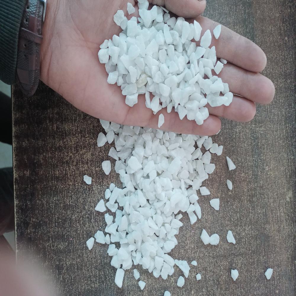 SUPER WHITE MARBLE CHIPS FOR OUT DOOR GARDEN DECORATION PEBBLES STONE ALTERNATIVE USED