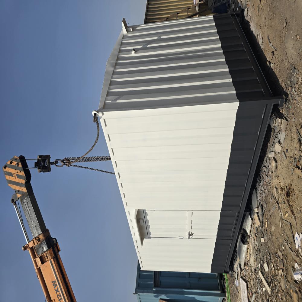 Gi Mobile Container Cabin - Color: White & Orange