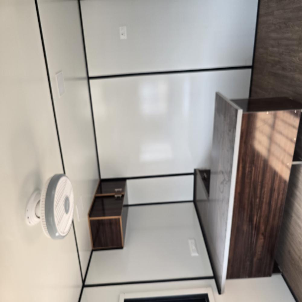 Gi Mobile Container Cabin - Color: White & Orange