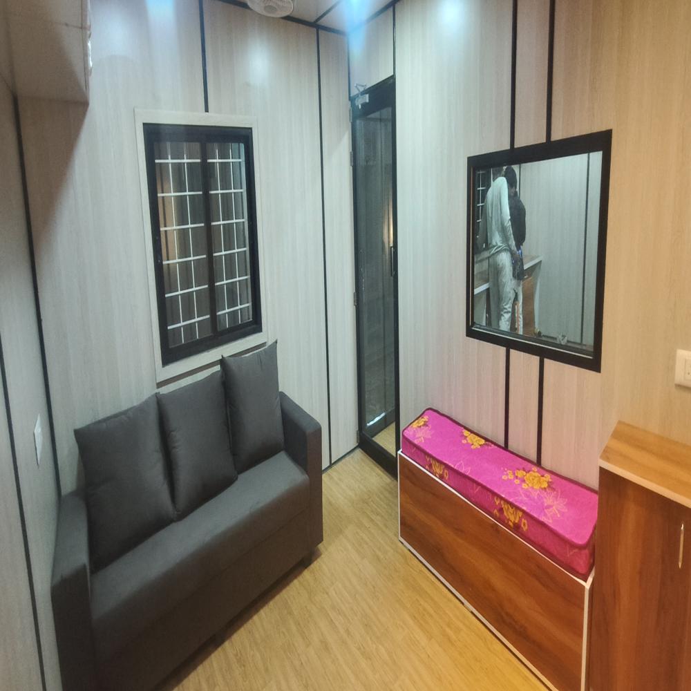 Gi Mobile Container Cabin - Color: White & Orange