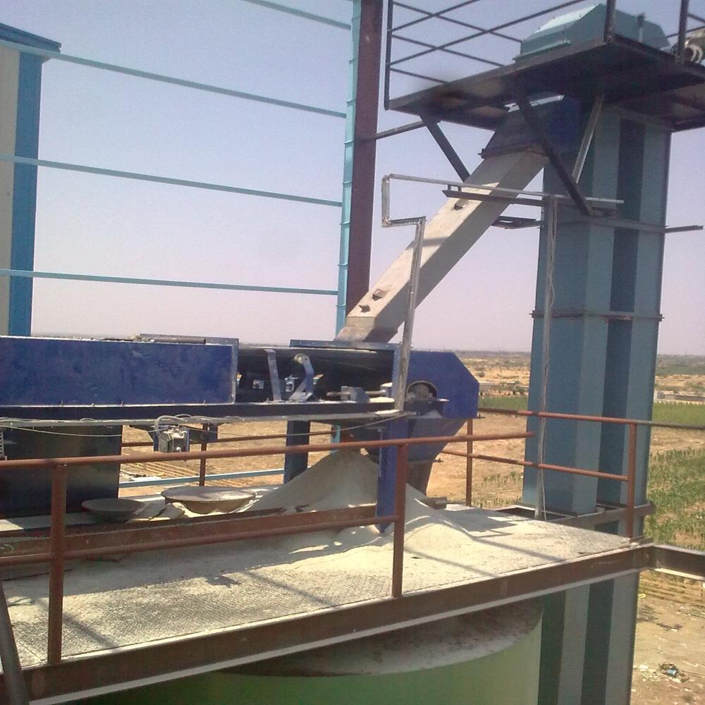 Bucket Elevator - Mild Steel And Stainless Steel Construction | Automatic Operation, 12 Months Warranty, Ideal For Industrial Use