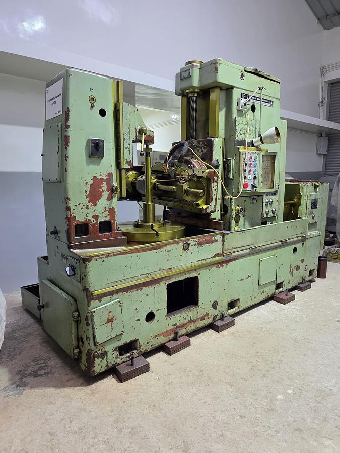 TOS OF71 Gear Hobbing Machine