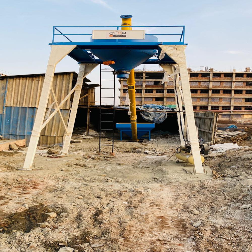 सेल्फ लोडिंग सीमेंट फीडिंग मशीन - क्षमता: 500 Kg से 5 Ton Kg/hr