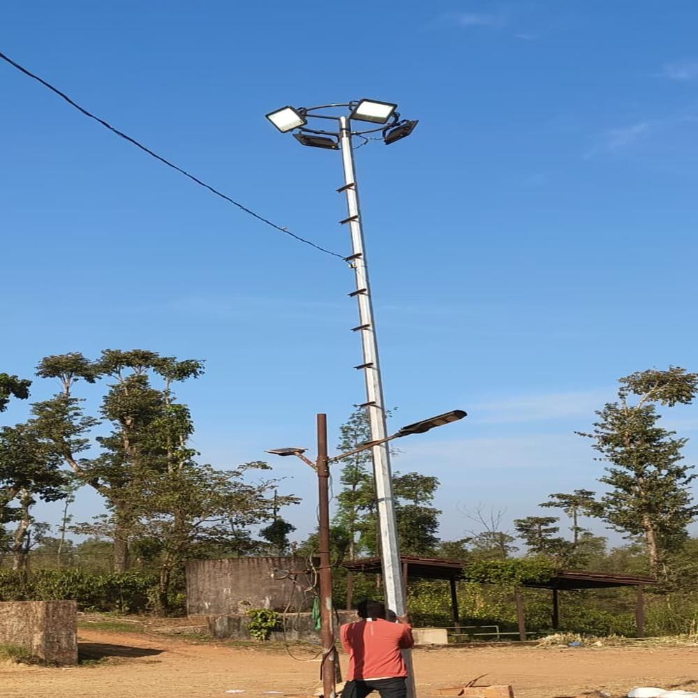 High Mast Pole With Light - Material: Ms