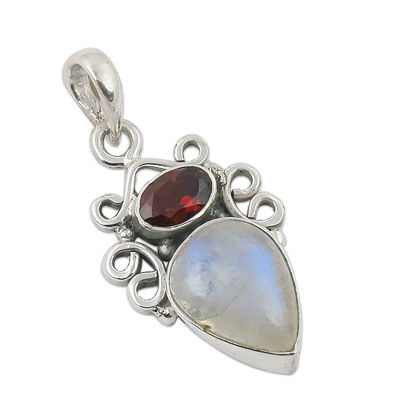 गार्नेट और रेनबो मून स्टोन सिल्वर पेंडेंट ज्वैलरी