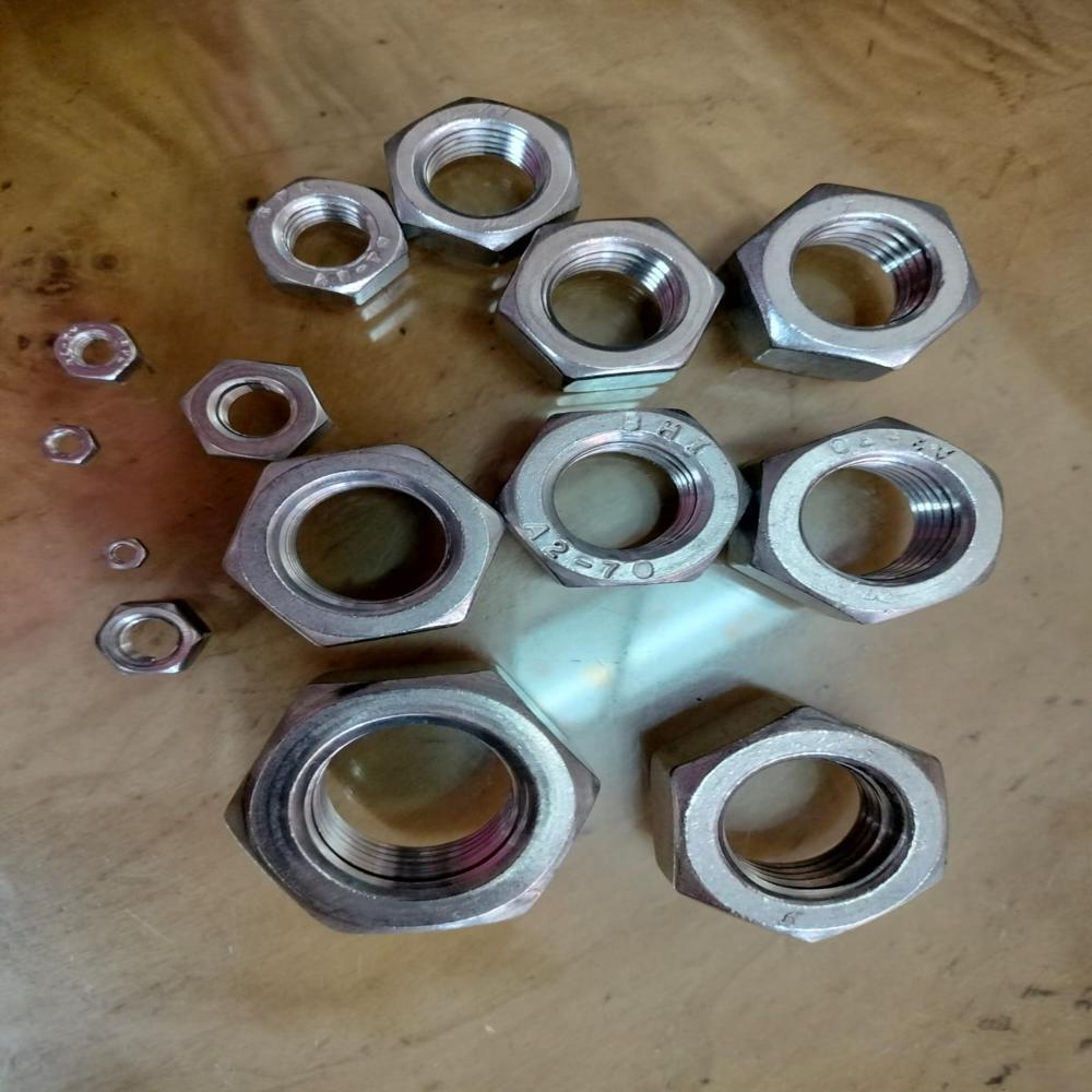 Ss Nuts - Color: Silver