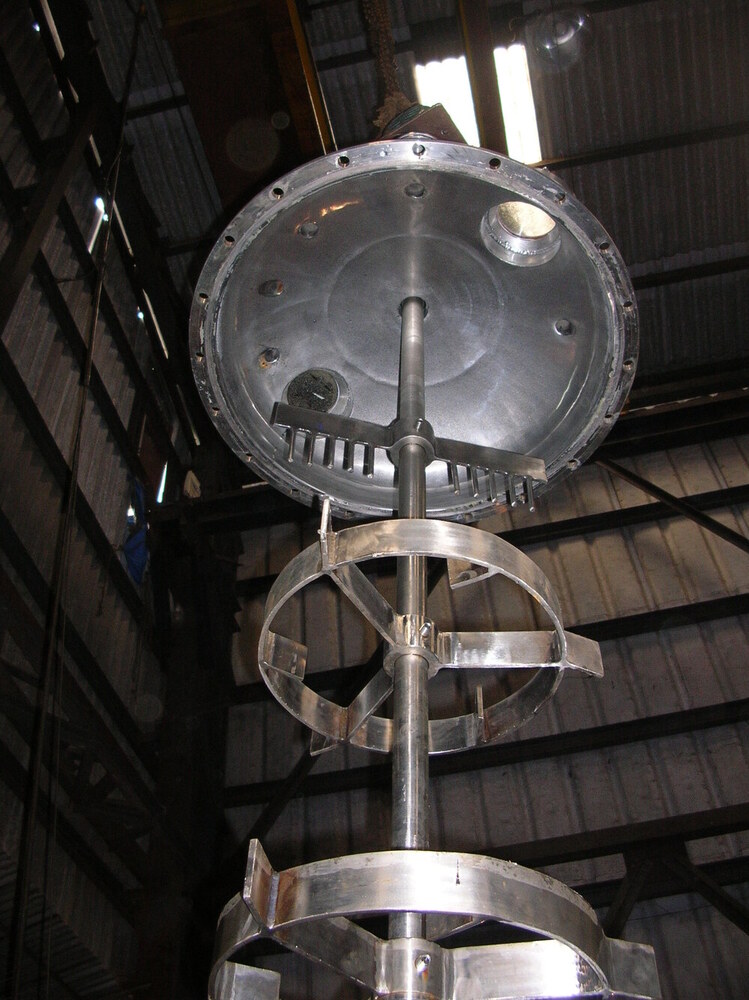 Multiple Impeller Agitator With Foam Breaker