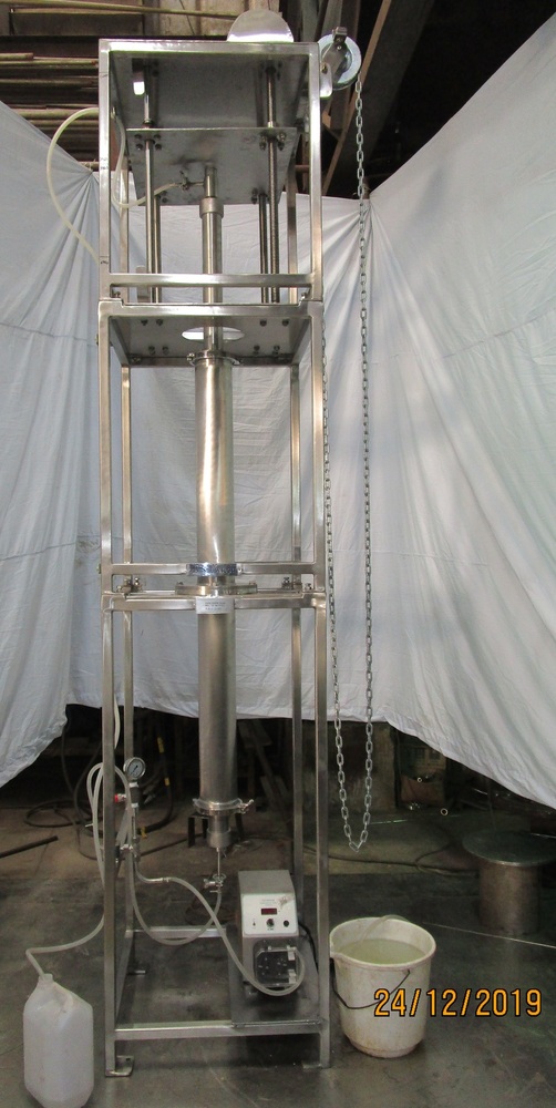 4 Inch Ss Chromatography Column System With Top Adaptor Lifting Arrangment