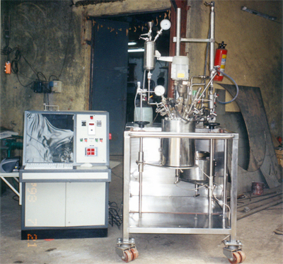 Semi-Automatic 2 Vacuum Filler Machine