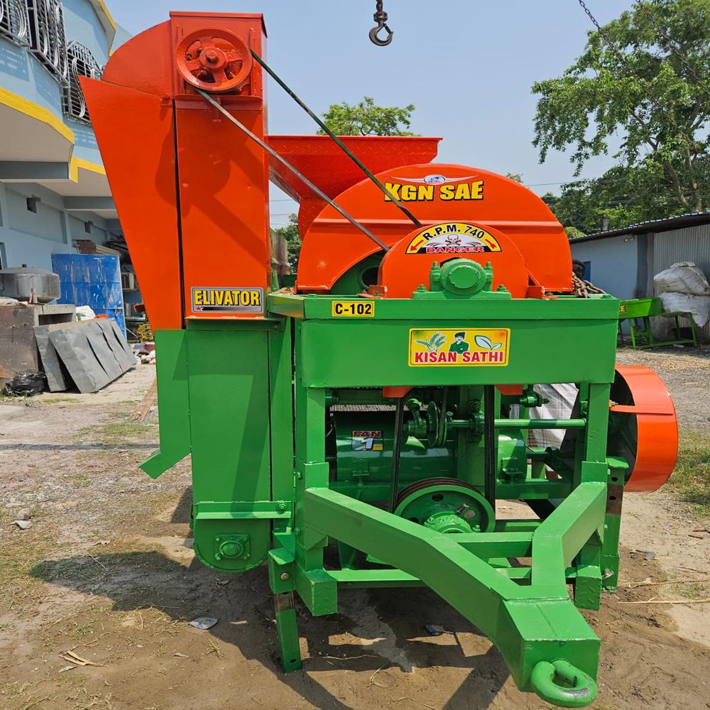 उठाने वाले के साथ मक्का फटकने वाली मशीन