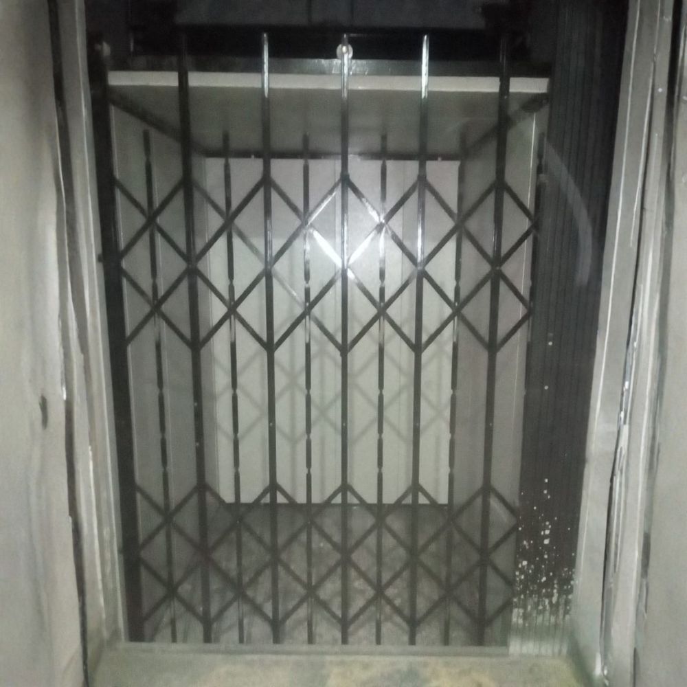 Goods Lift Freight Elevator - Stainless Steel, 1 Ton Capacity, 5 Meter Lift Height | Electric, Overspeed Protection, Repeated Door Closing